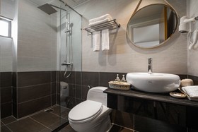 May De Ville Legend Hotel & Spa
