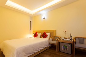 Queen Light Hotel