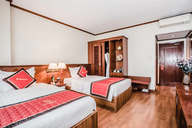 Sunny Hotel 2