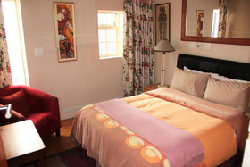 Forty 8 Backpackers Hotel