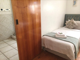 Aquarius Bed & Breakfast