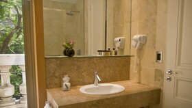 725 Continental Hotel
