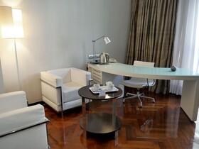 725 Continental Hotel