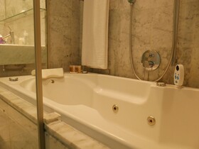 725 Continental Hotel