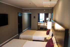 Howard Johnson Plaza by Wyndham Buenos Aires Florida Street