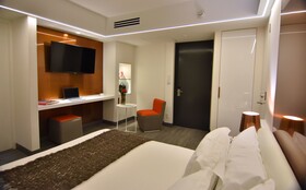Hotel 45 by Director