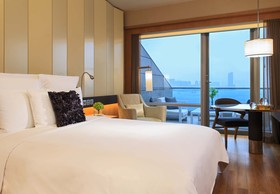 Renaissance Hong Kong Harbour View Hotel