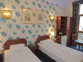 Dolphin Hotel