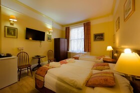 Dolphin Hotel