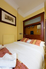 Dolphin Hotel