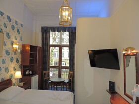 Dolphin Hotel