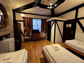 Dolphin Hotel