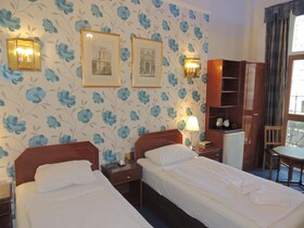 Dolphin Hotel