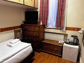 Dolphin Hotel
