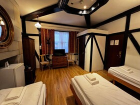 Dolphin Hotel