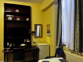 Dolphin Hotel