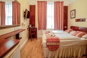 Dolphin Hotel