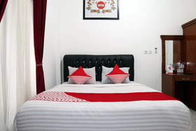 Penginapan Eby by OYO Rooms