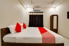 Lavish Suites by OYO Rooms