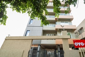 RR Towers by OYO Rooms