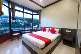 Hotel Golden Peak by OYO