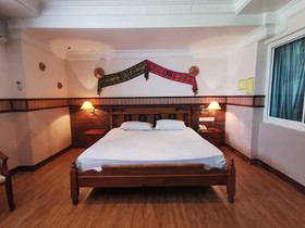 Hotel Holiday Park by OYO Rooms
