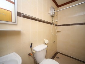 Hotel London by OYO Rooms