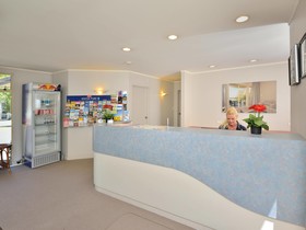 Shoreline Motel