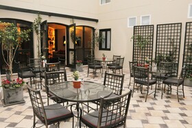 LP Los Portales Hotel