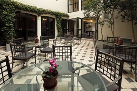 LP Los Portales Hotel