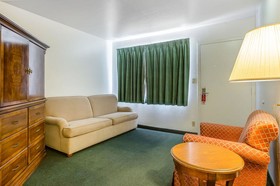 Rodeway Inn & Suites I-5 at Rt. 58
