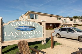 Cambria Landing Inn & Suites