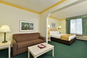 Comfort Suites Maingate East