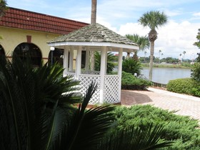 Maingate Lakeside Resort