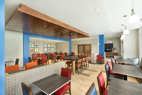 Holiday Inn Express & Suites South Lake Buena Vista