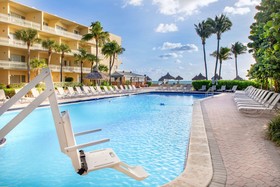 Days Hotel Thunderbird Beach Resort