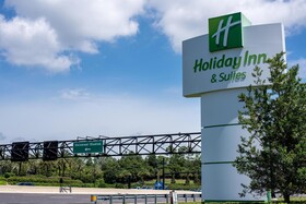 Holiday Inn & Suites Across From Universal Orlando