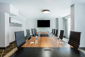 Holiday Inn & Suites Across From Universal Orlando