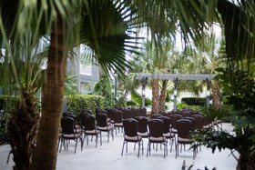 Holiday Inn & Suites Across From Universal Orlando