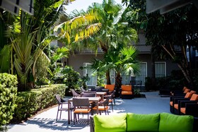 Holiday Inn & Suites Across From Universal Orlando