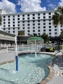 Holiday Inn & Suites Across From Universal Orlando