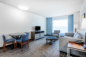 Holiday Inn & Suites Across From Universal Orlando