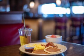 Holiday Inn & Suites Across From Universal Orlando