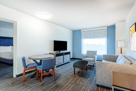 Holiday Inn & Suites Across From Universal Orlando