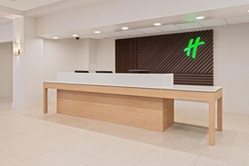 Holiday Inn & Suites Across From Universal Orlando