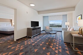 Holiday Inn & Suites Across From Universal Orlando