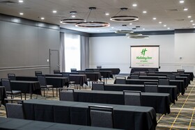 Holiday Inn & Suites Across From Universal Orlando