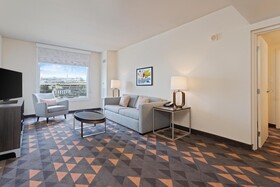 Holiday Inn & Suites Across From Universal Orlando