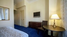 Standard queen room