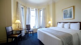 Standard queen room
